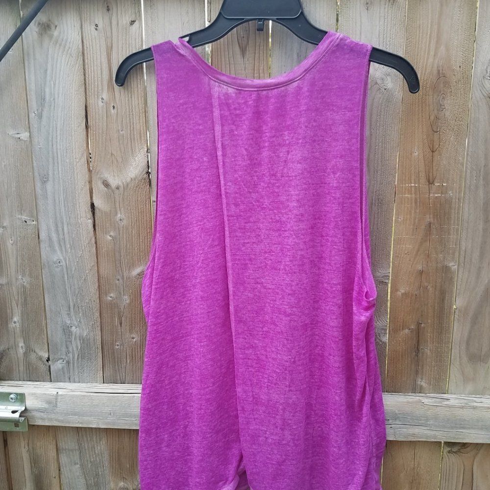 Juniors Tank Top Large 11/13 Vibrant Purple Mandala Heart Slit Open Back NWOT - Picture 5 of 8